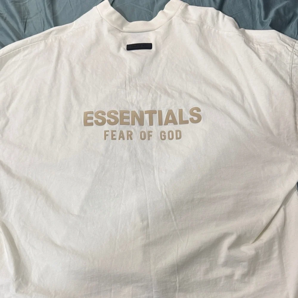 Essentials V neck Tee “Shell” - Picture 1 of 3